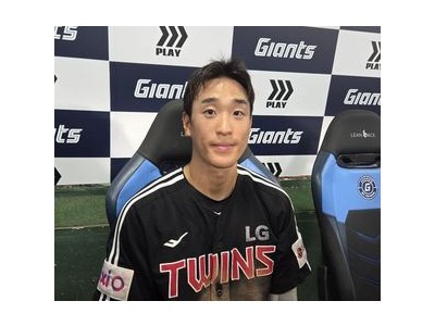 송찬의 데뷔전에 롯데 배트로 만루 홈런 터뜨려