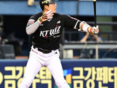 허경민 1830일 만에 5안타 기록에 팬들 환호