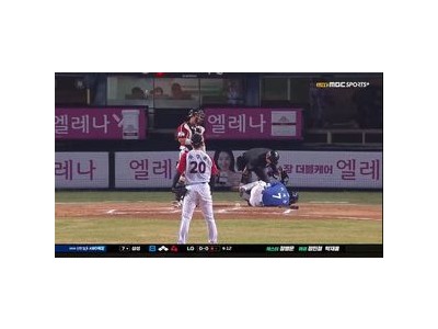 이재현 팔꿈치 강속구 맞고 쓰러져 삼성 팬들 놀란 듯